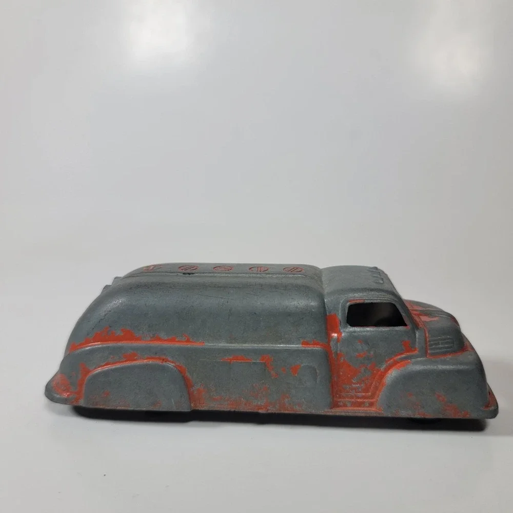 TootsieToy 1940s Red Gas Tanker Truck 6